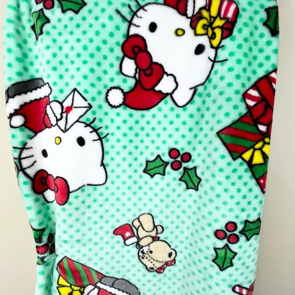 NWT Hello Kitty Cloud Throw Blanket Merry Memories Christmas Theme 60 in x 70 in